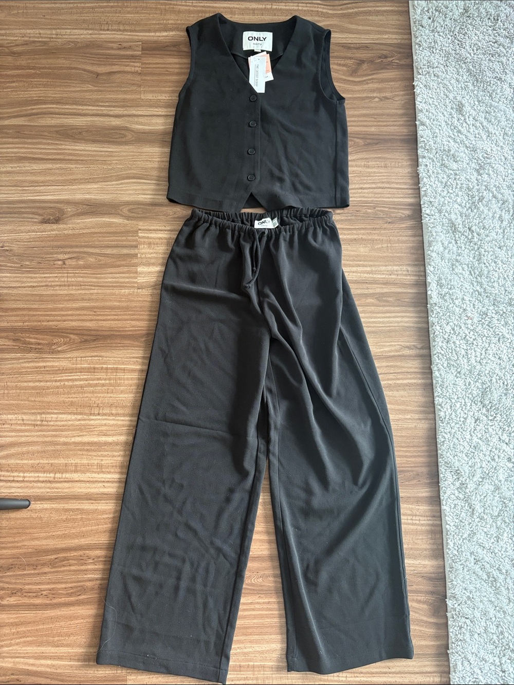 Only Black Sleeveless Vest and Wide-Leg Pants Set